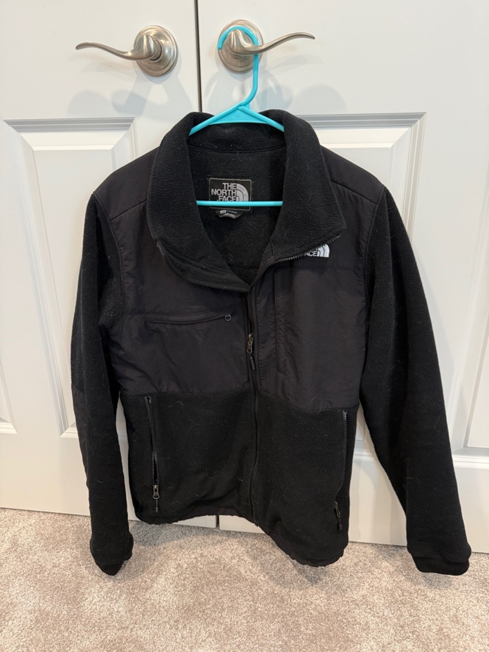 The North Face Black Men’s Lightweight Fleece Jacket